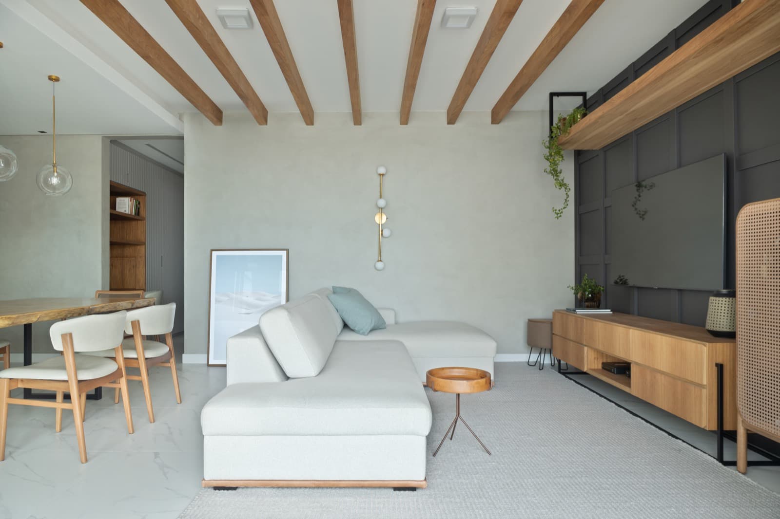 Estante e painel de TV em boiserie preta